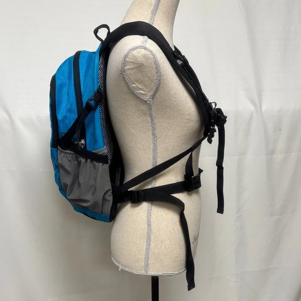 Rupumpack Blue and grey insulated Backpack with hydration bladder - Picture 3 of 7